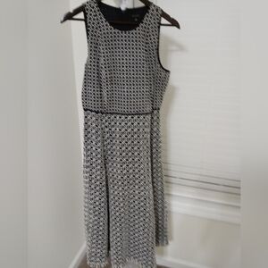 ANN TAYLOR Size 8 Eyelet Shell Exterior Sleeveless Dress